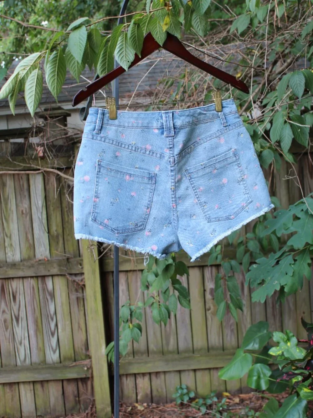 Wild Fable Floral printed Denim Shorts Light Wash Frayed Hem - Size 10